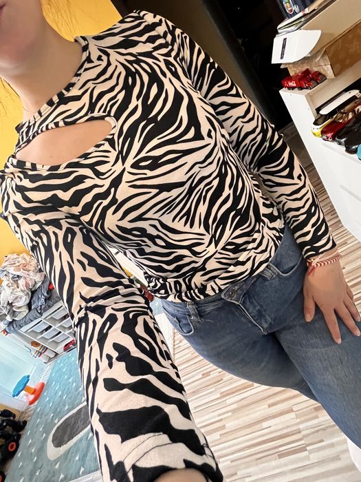 Дамски Дрешки, якета, блузи и комплекти само за 6евро