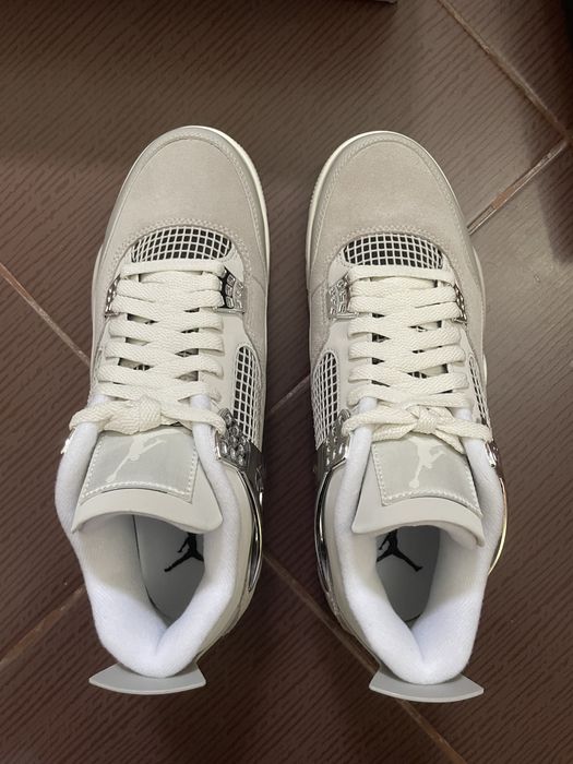 Jordan 4 Frozen Moments