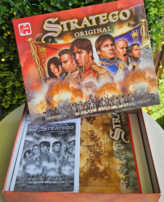 Игра на стратегии. Настолна игра. Stratego.