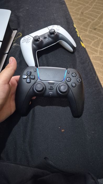 PS 5  doua manete plus cablurile
