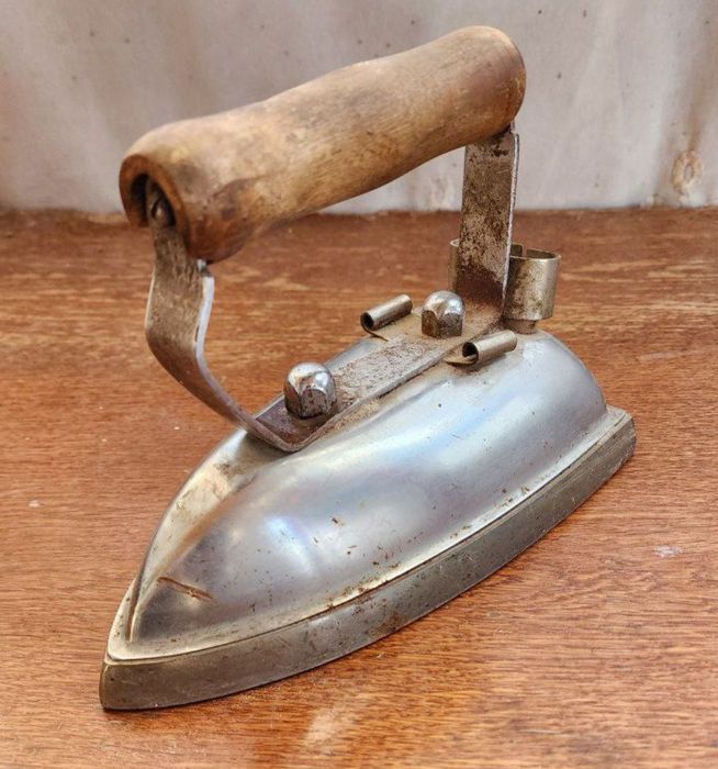 Продается утюги.