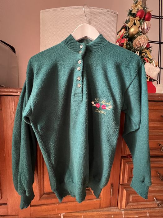 Pulover din angora cu broderie