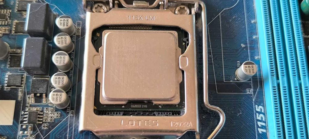 Дънна платка Gigabyte GA-H61M-S1 + Процесор Intel i5-2400 3.10GHz + 16gb ddr3 ram