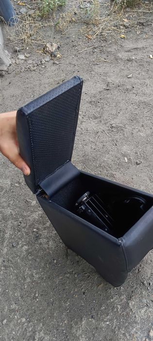 Подлокотник Polo sedan