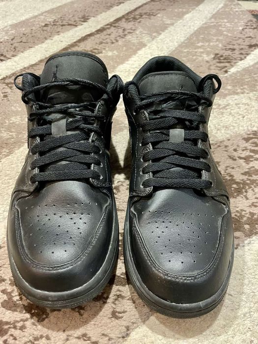 Jordan 1 low triple black