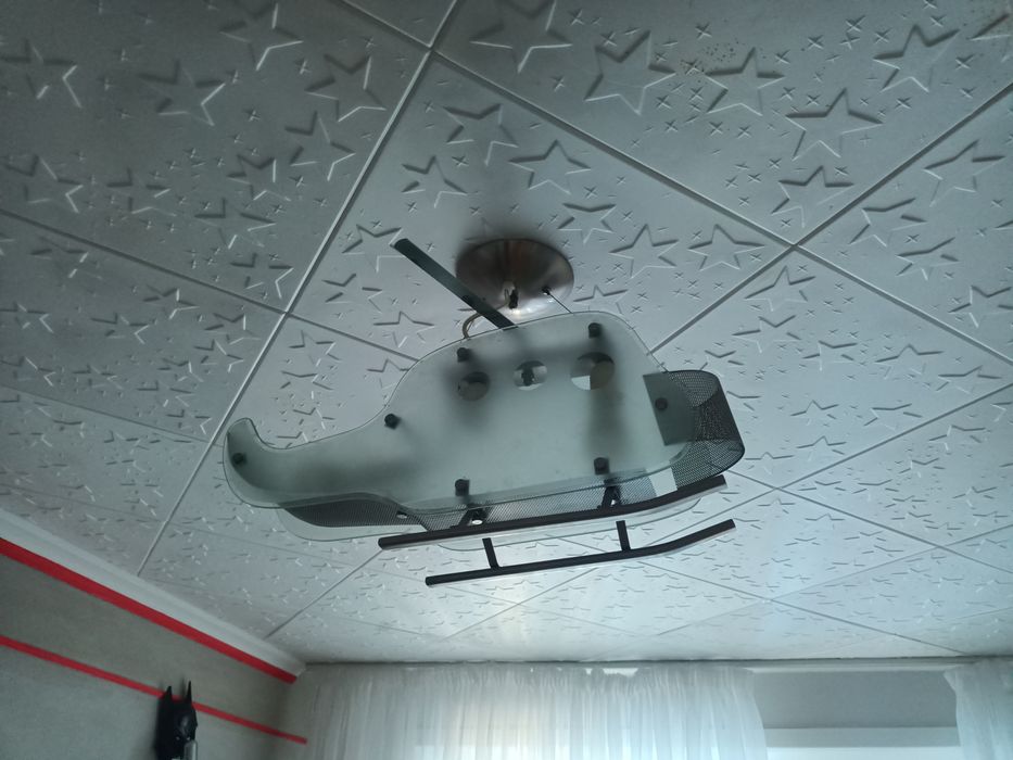 Продам люстра вертолет светит очень ярко