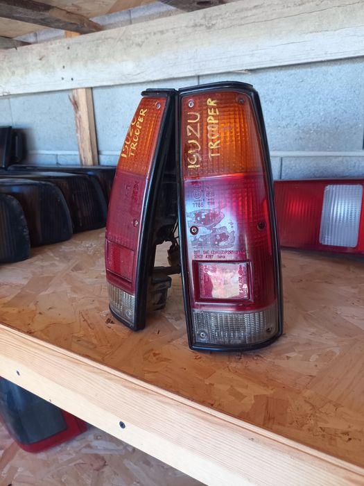 Продавам стопове за isuzu trooper от 1983 година