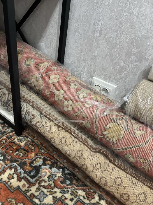 Два ковра и шерстяная дорожка