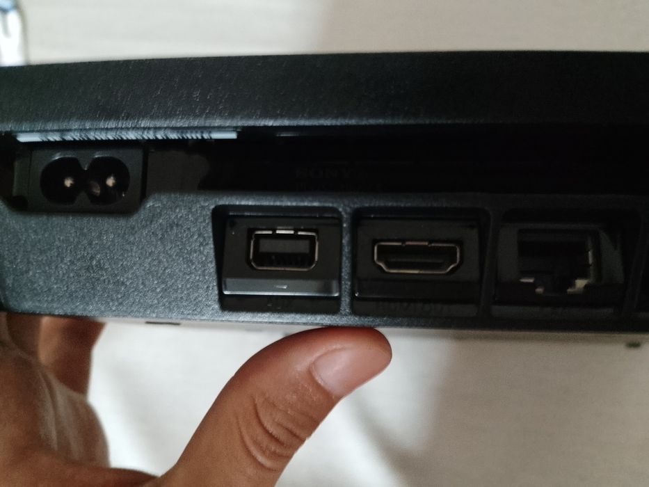 PlayStation 4 Slim 500GB / 2 оригинальных геймпада /