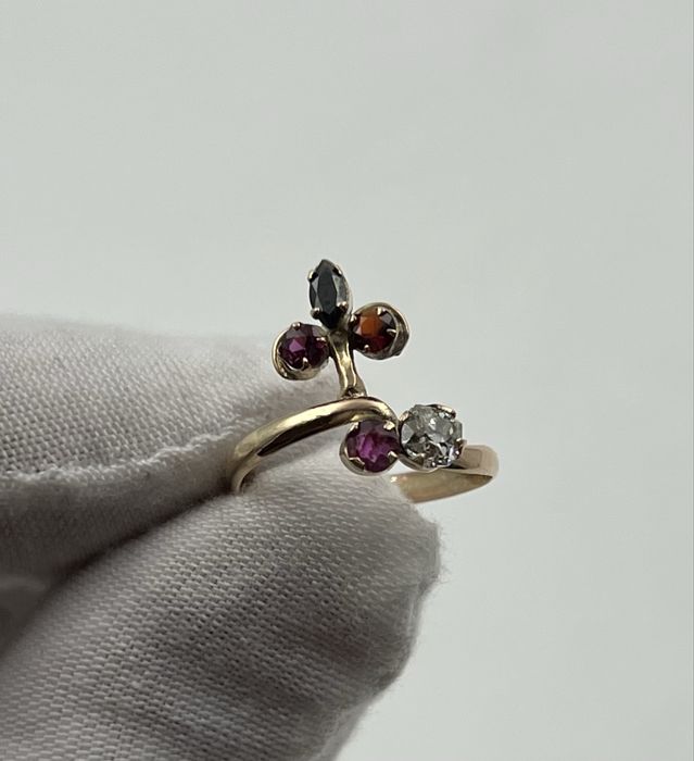 Пръстен с диамант 0.25ct сапфир и други естествени камъни