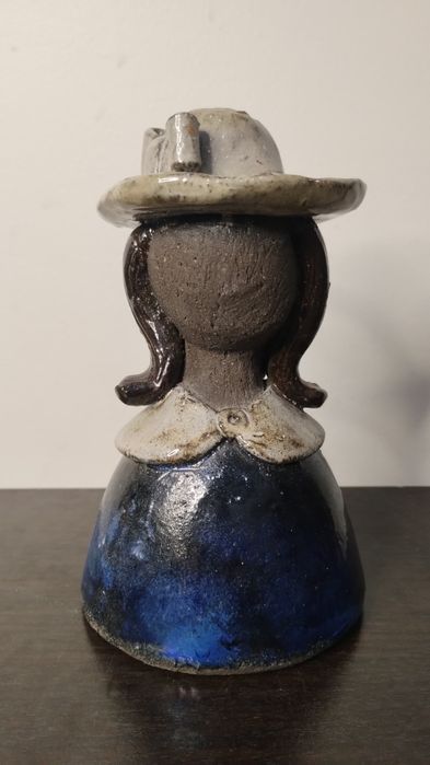 Керамична фигурка – камбанка, ръчна изработка. Арт керамика.