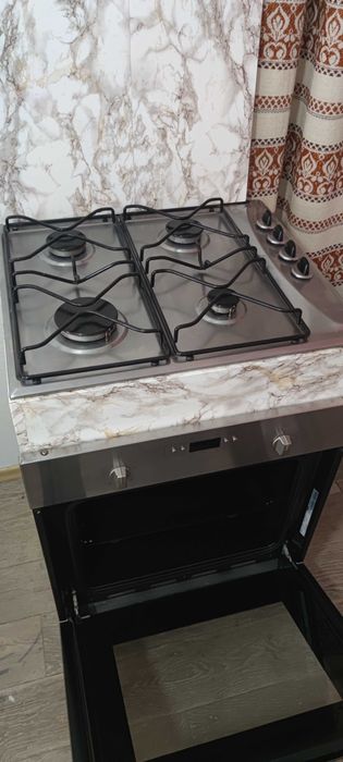 Aragaz cu cuptor electric Whirlpool
