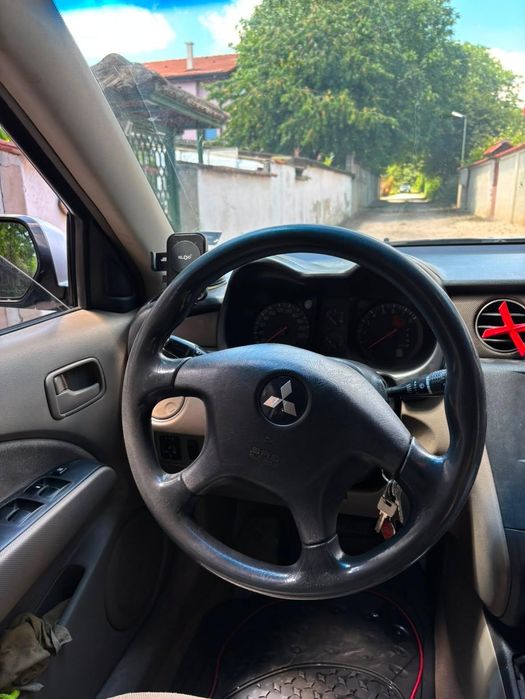 Продавам Mitsubishi Outlander