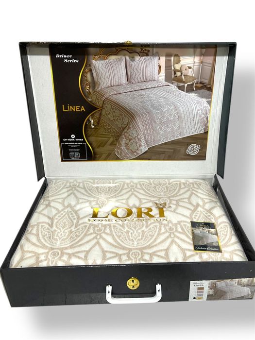 Продам покрывало Deluxe в чемоданее