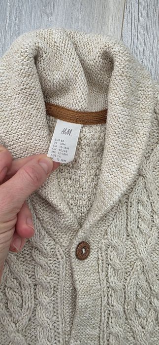 Blugi captusiti de iarna, camasa groasa si cardigan baietel 2 ani