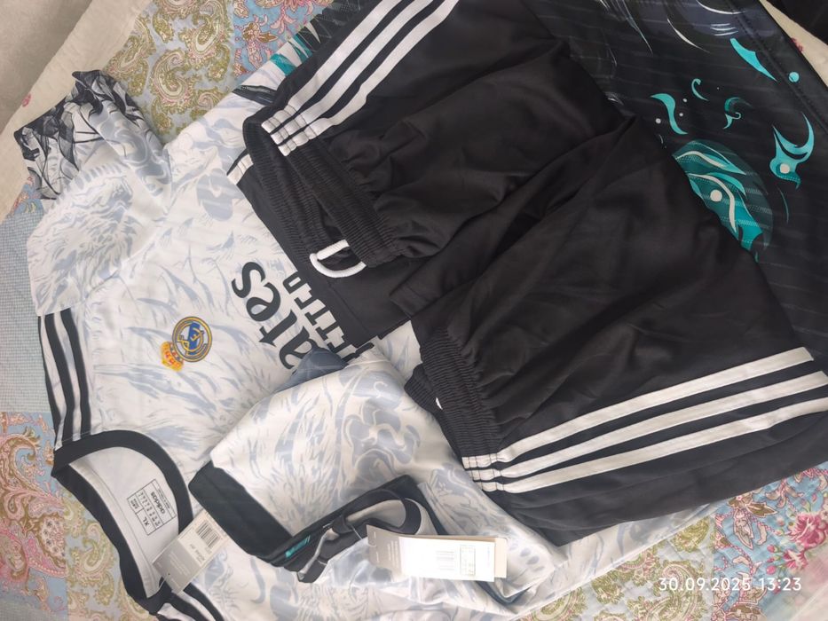 Продам две футбольные формы