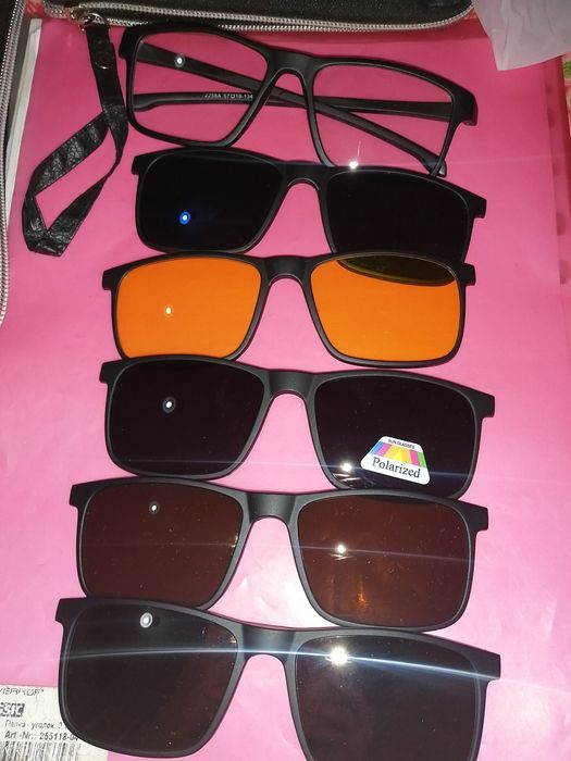 Очки солнцезащитные с разной оправе