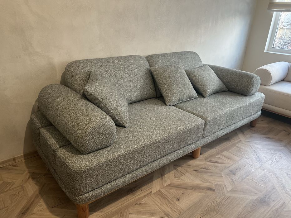 Чисто нов триместен диван с функция сън