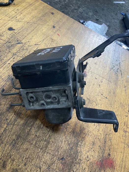 Toyota avensis verso 2.0d4d 2005година ABS