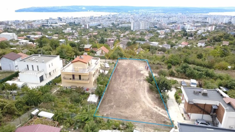 Парцел в Варна-м-т Сотира площ 979 цена 130000