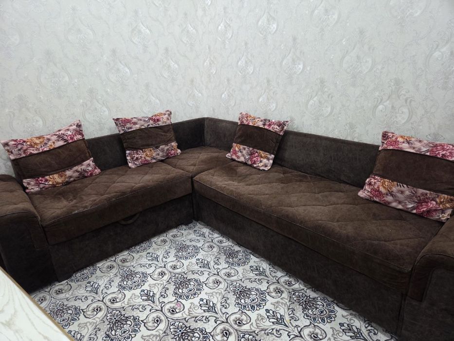 углавой диван