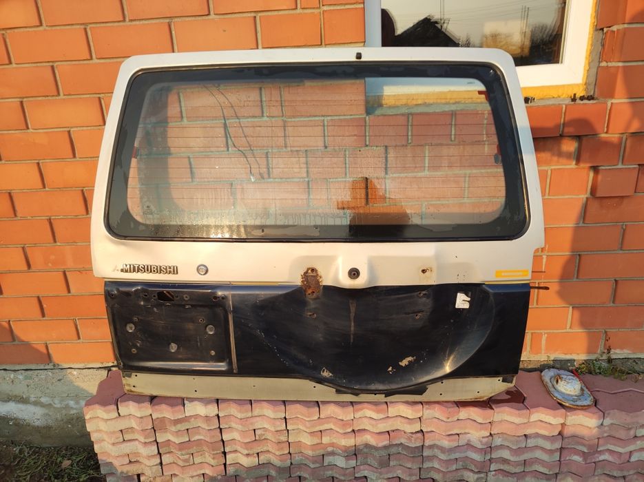 Продам двери Митсубиси поджеро.