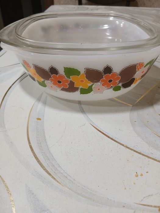 Продам тарелку с крышкой