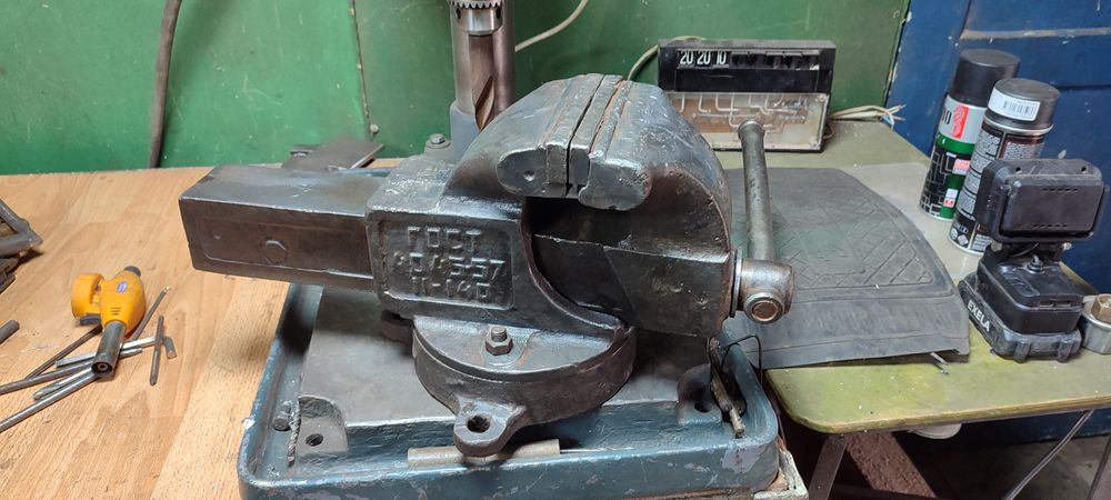 Тиски слесарные поворотные СССР