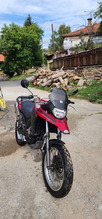 Продавам Derbi Terra 125 2008