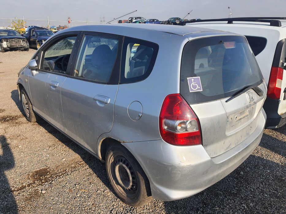 На части! Honda Jazz 1.3