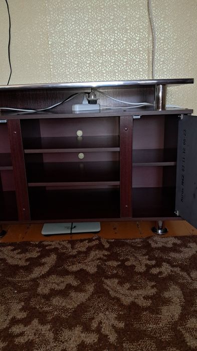Продам тумбу под телевизор