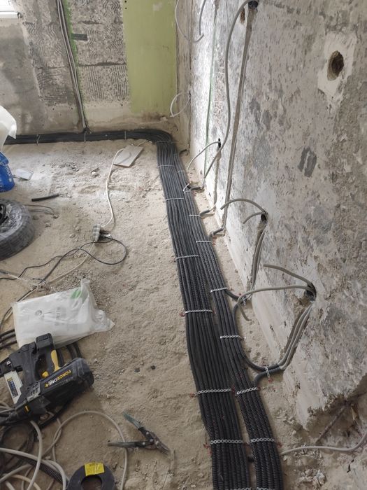 ELECTRICIAN, Intervenții Rapide și Montaj Sigur