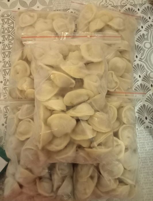 Продам манты и пельмени.