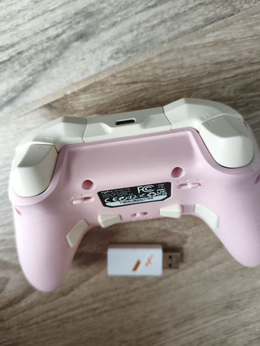 Controller wireless PXN P5 – pink – Hall Effect – stare bună