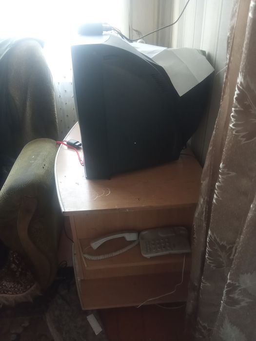 Продам телевизор с тумбой