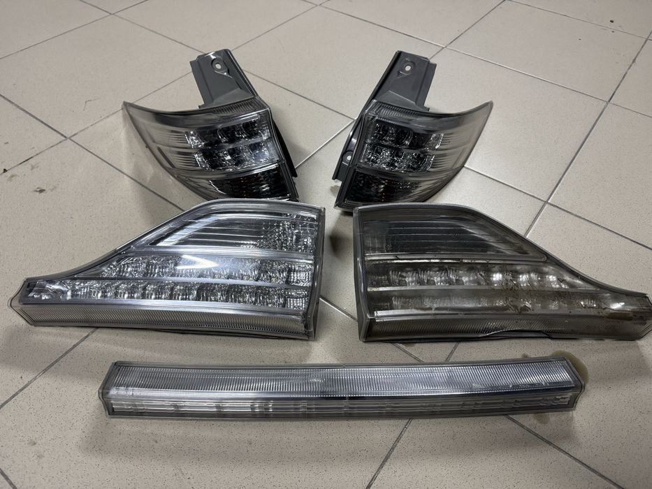 Задний фанарь комплект Истима Превия