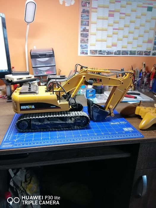 Vand excavator Huina 1555.