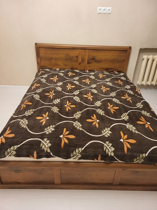 Продам двуспальную кровать