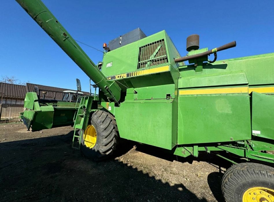 Combina John Deere 1075