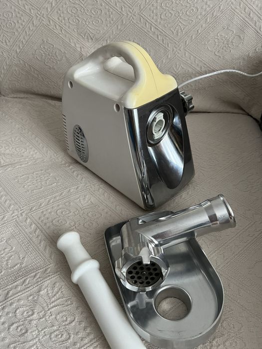 Продам электро мясорубку б/у