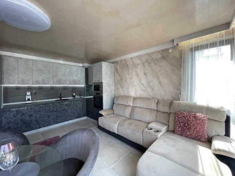 Продава се Двустаен апартамент в Пловдив, Младежки Хълм - 72 кв.м за 2500 €/кв.м - Снимка #1