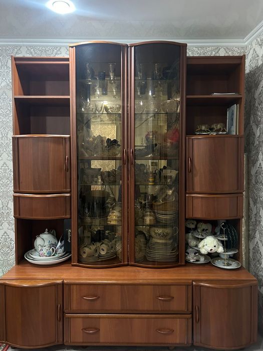 Продается  Стенка в хорошем состоянии Торг есть