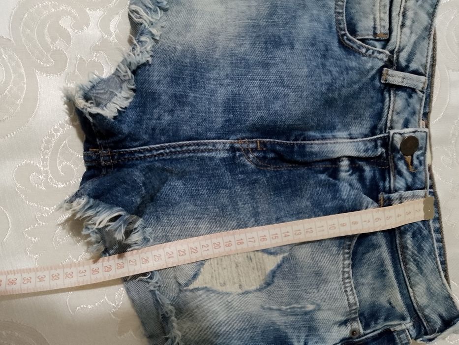Дамски къси дънкови панталонки Bershka