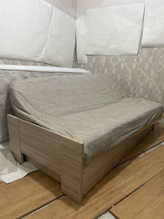 Продам кровать и угловой шкаф