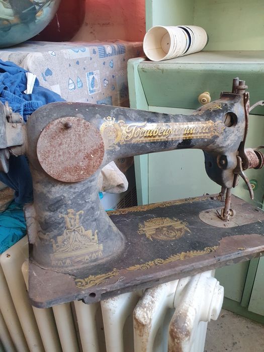 Masina de cusut veche .