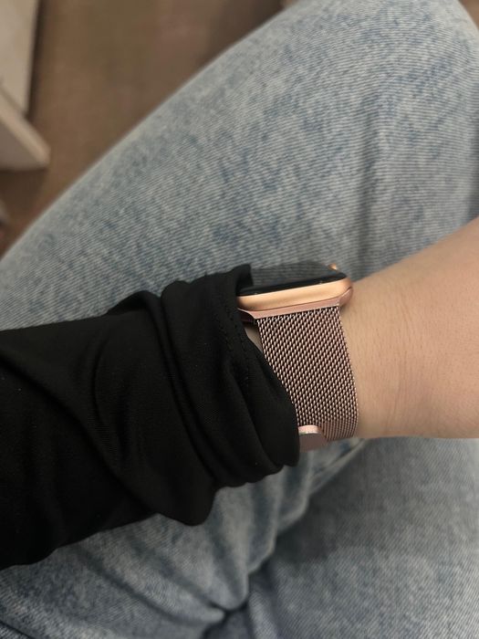 Продам Apple Watch SЕ 44мм