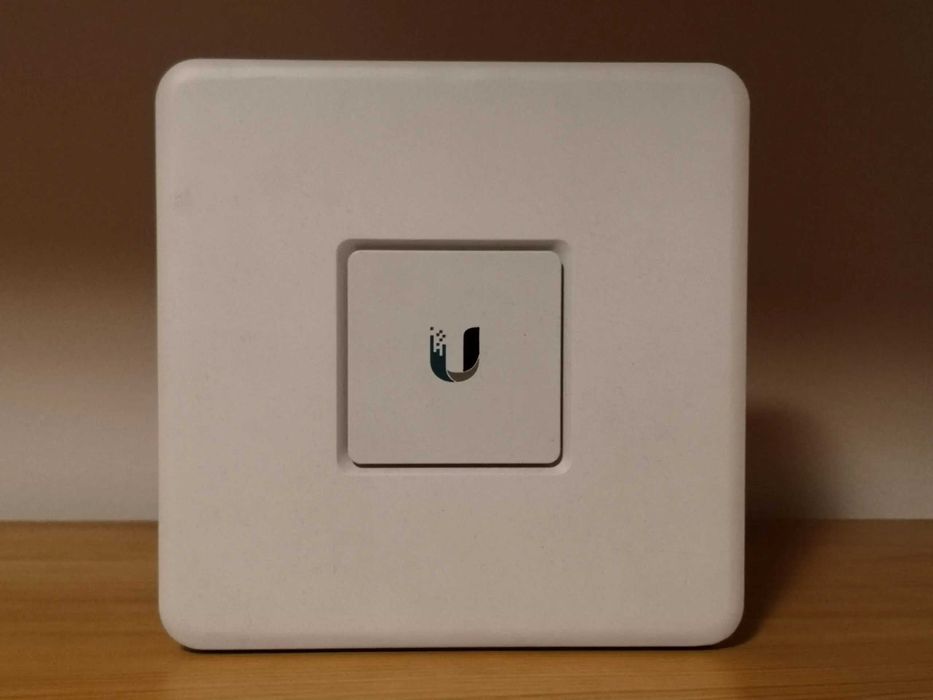 Router Ubiquiti USG 3P (UNIFI router, gigabit, dual WAN, load balance)