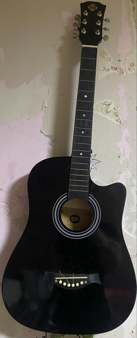 Продам две гитары срочно