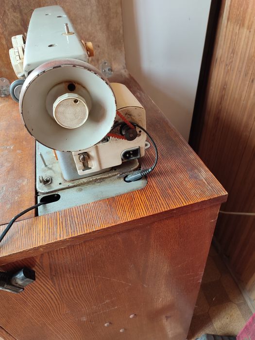 Продается швейная машинка " чайка"