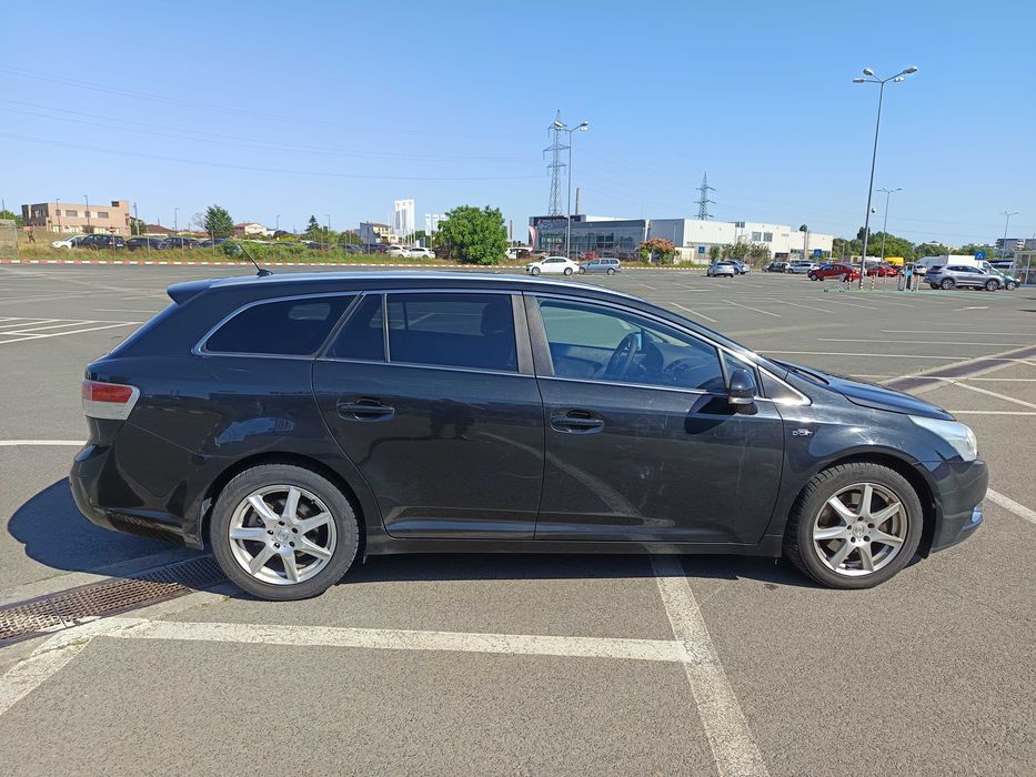 Toyota Avensis 2009  177 cp